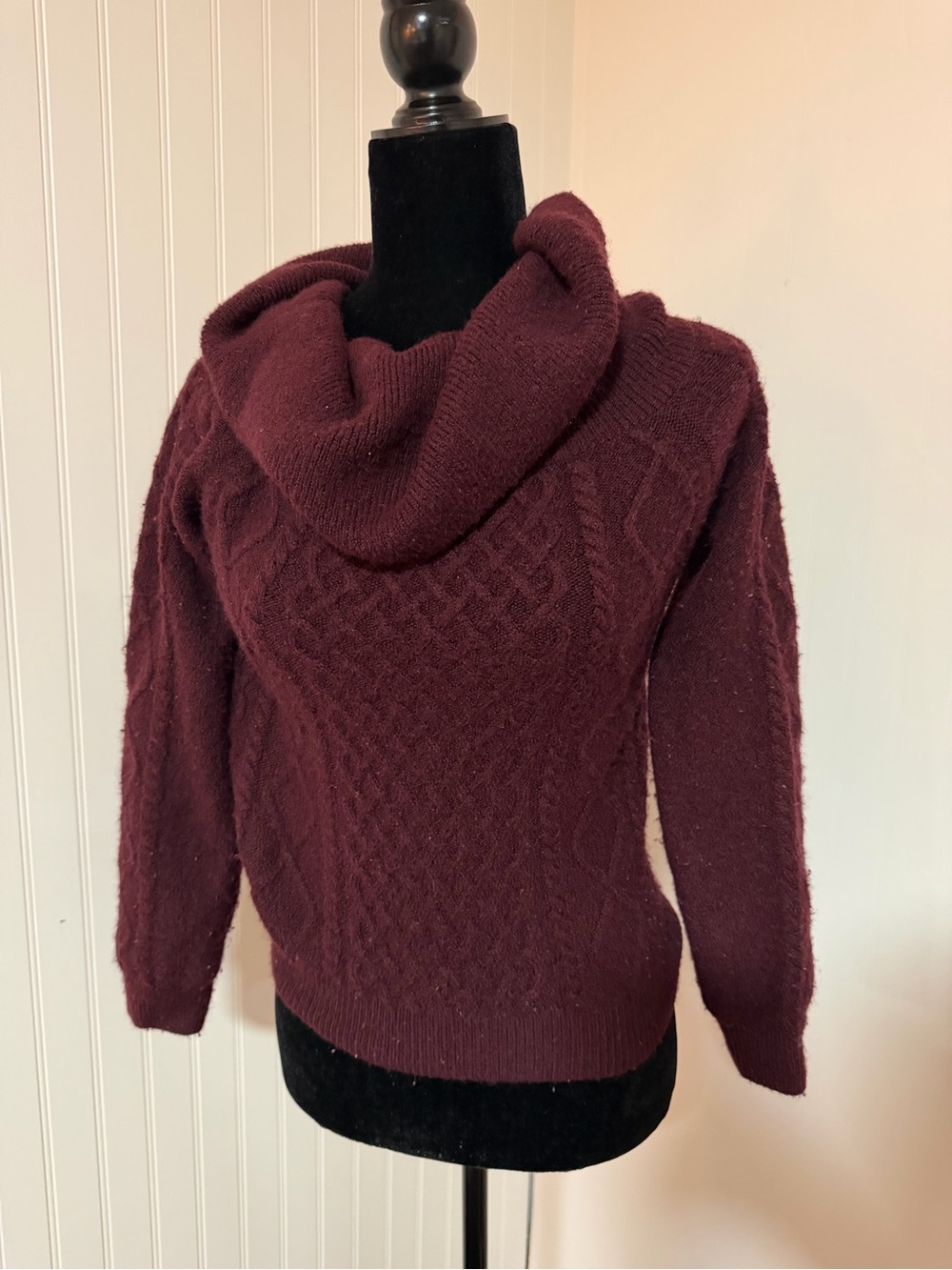 H&M Burgundy Cable Knit Off Shoulder Cowl Neck Sweater XS Cozy Fall
